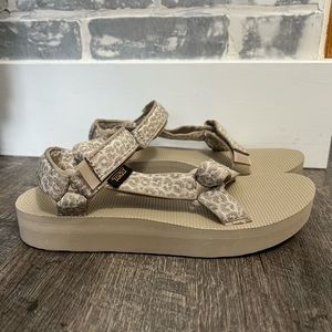 “New” Teva Midform Universal in Dorinda Sesame